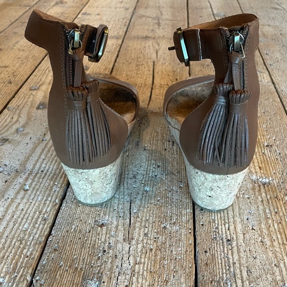 UGG Zoe Wedge Sandals Brown Leather Size 6 - Picture 7 of 10